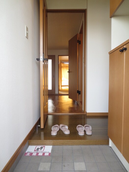 物件内観写真10　(玄関)