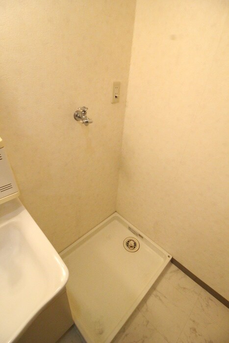 物件内観写真16　(洗濯機置場)