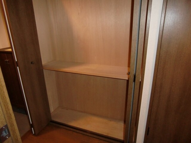 物件内観写真4　(収納)