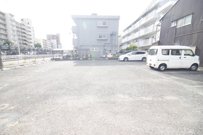 物件外観写真2　(駐車場)