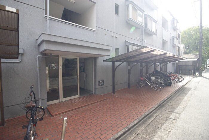 物件外観写真5　(エントランス部分)