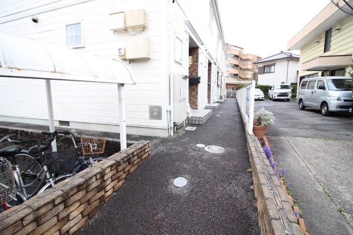 物件外観写真4　(エントランス部分)