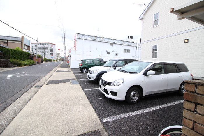 物件外観写真5　(駐車場)
