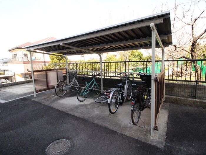 物件外観写真5　(駐輪場)
