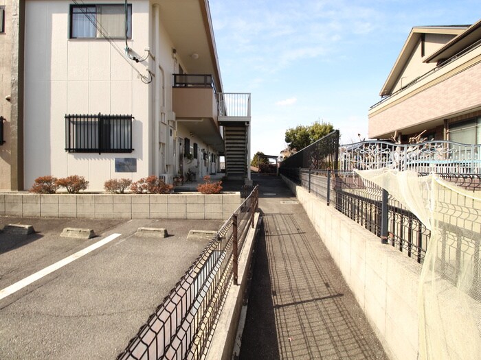 物件外観写真6　(エントランス部分)