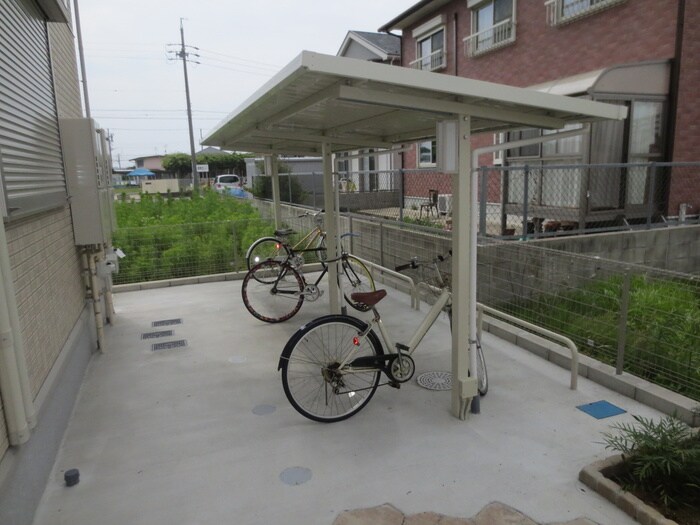 物件外観写真3　(駐輪場)