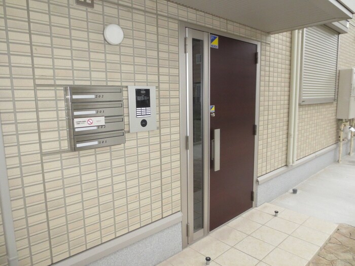 物件外観写真4　(エントランス部分)