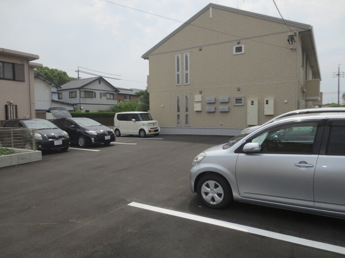 物件外観写真6　(駐車場)