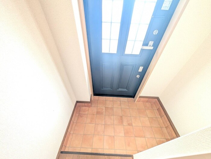 物件内観写真16　(玄関)