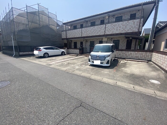 物件外観写真5　(駐車場)
