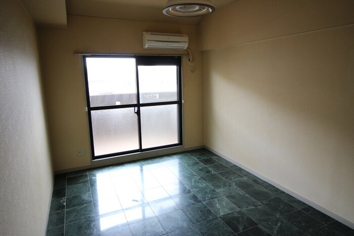 物件内観写真4　(居室)