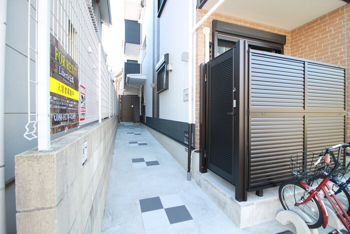 物件外観写真6　(エントランス部分)