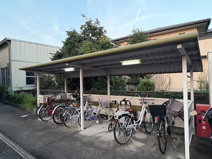 物件外観写真5　(駐輪場)