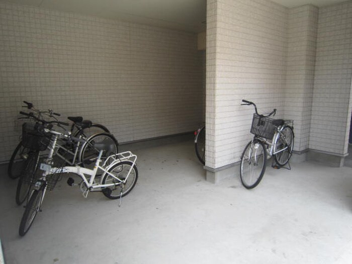 物件外観写真3　(駐輪場)