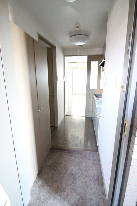 物件内観写真7　(玄関)