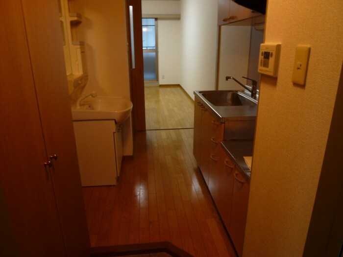 物件内観写真8　(玄関)