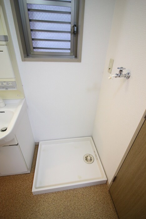 物件内観写真9　(洗濯機置場)