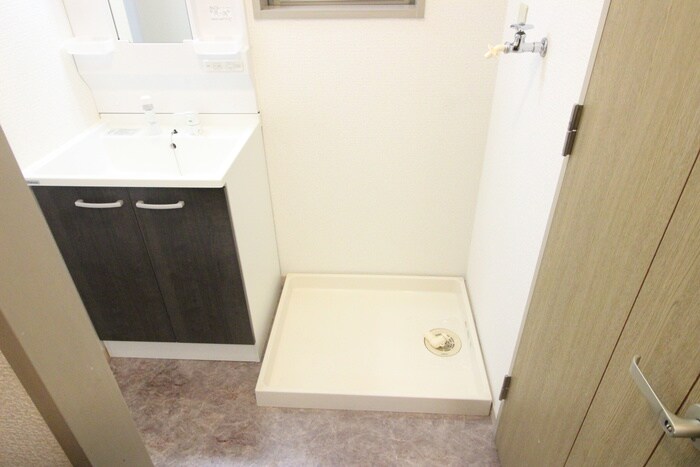 物件内観写真12　(洗濯機置場)