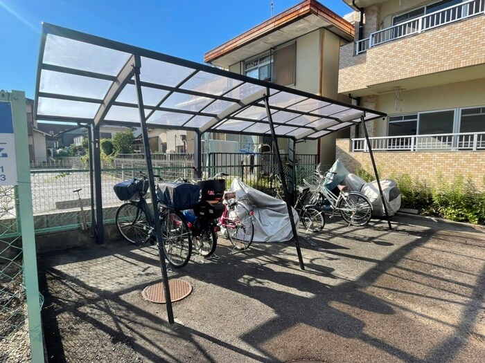 物件外観写真5　(駐輪場)