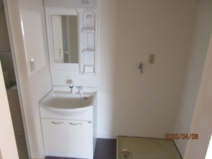 物件内観写真15　(洗濯機置場)