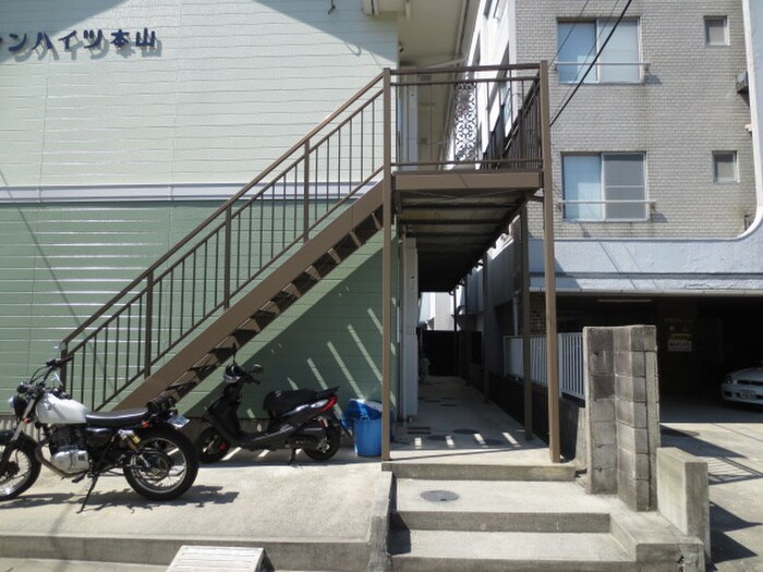 物件外観写真3　(駐輪場)