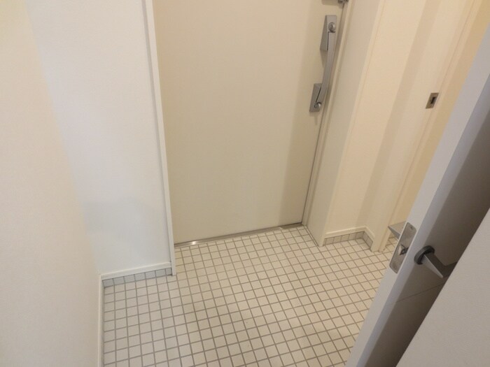 物件内観写真12　(玄関)