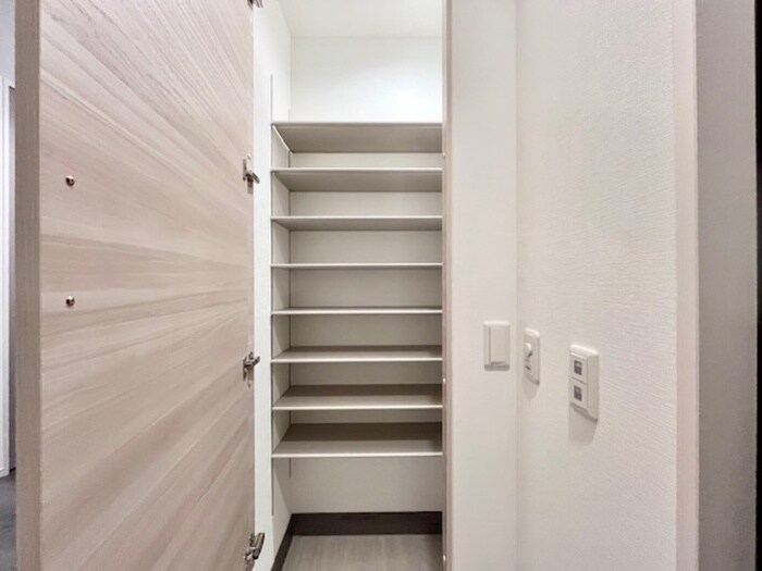 物件内観写真8　(靴箱)