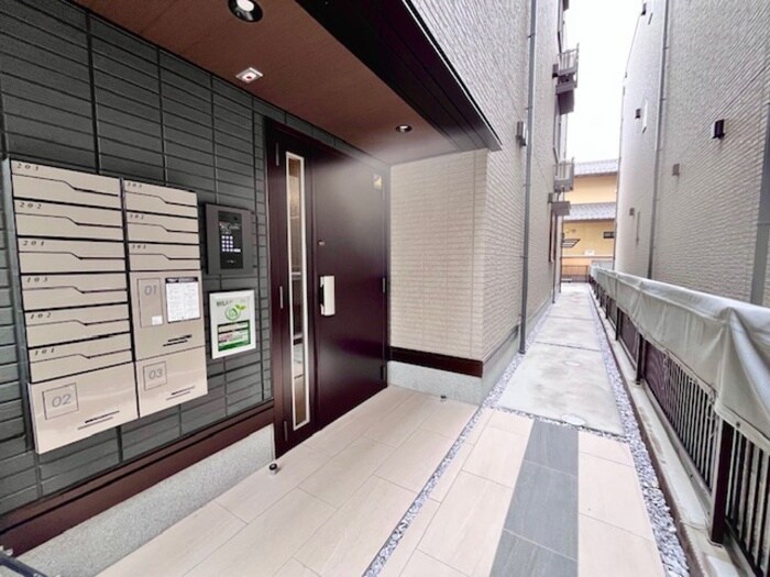 物件外観写真5　(エントランス部分)