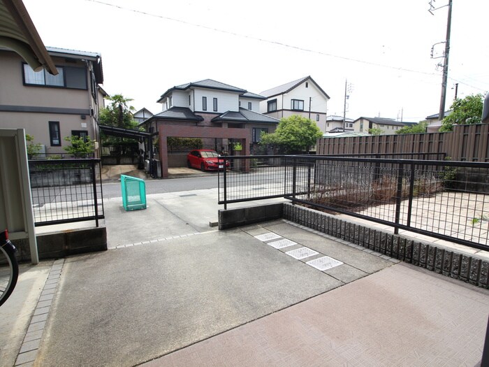 物件外観写真5　(エントランス部分)