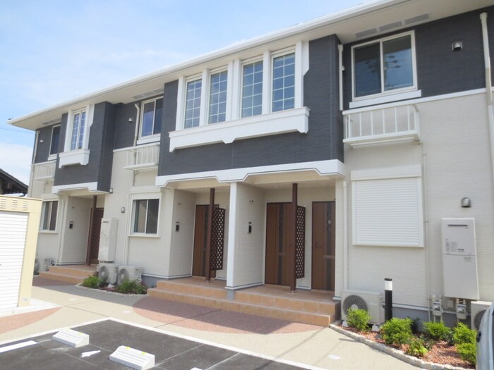 物件外観写真3　(エントランス部分)