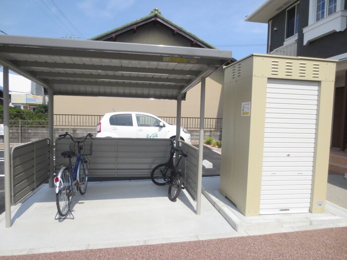 物件外観写真4　(駐輪場)
