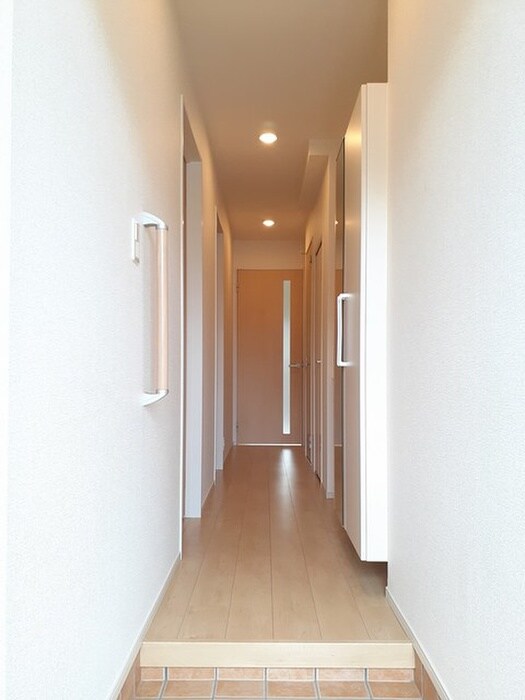 物件内観写真12　(玄関)