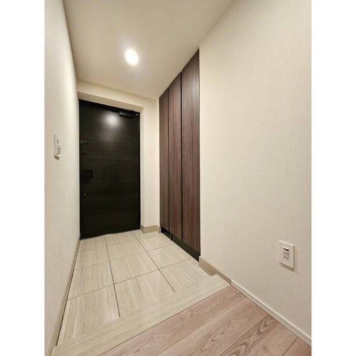 物件内観写真12　(玄関)