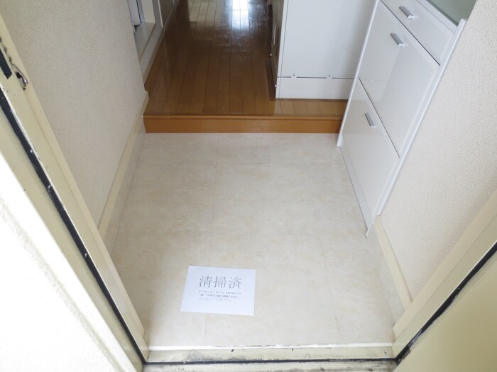 物件内観写真7　(玄関)