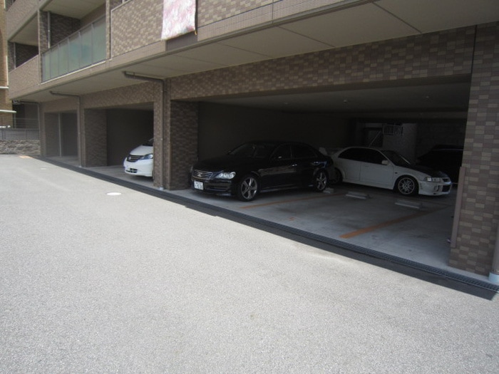 物件外観写真2　(駐車場)