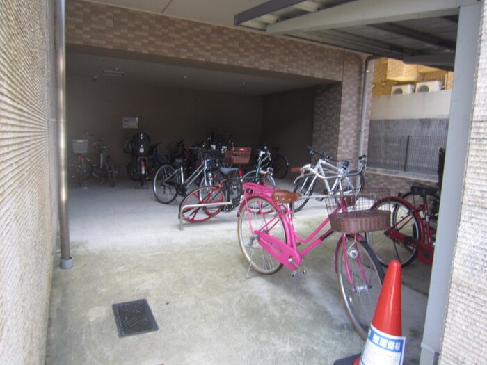 物件外観写真5　(駐輪場)