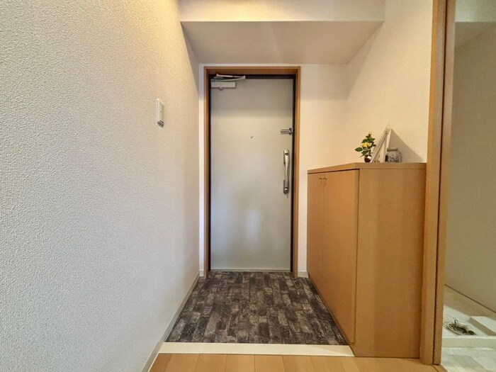 物件内観写真16　(玄関)