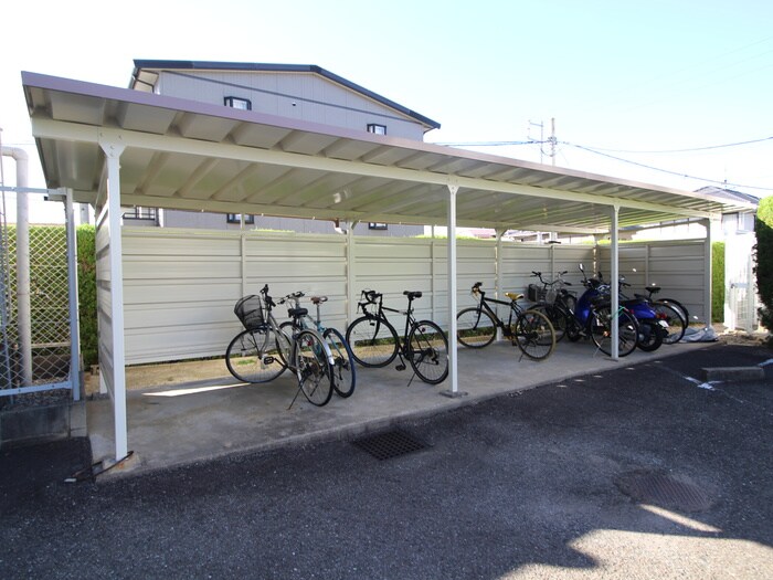 物件外観写真4　(駐輪場)