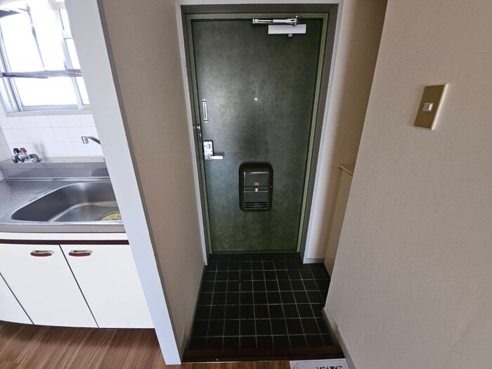 物件内観写真18　(玄関)