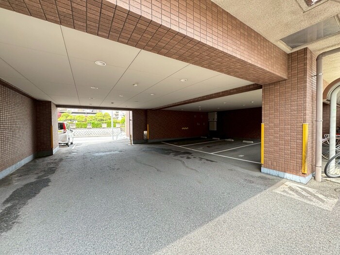 物件外観写真2　(駐車場)