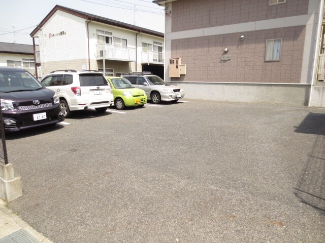 物件外観写真2　(駐車場)