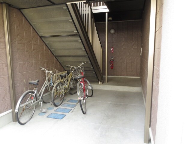 物件外観写真3　(駐輪場)