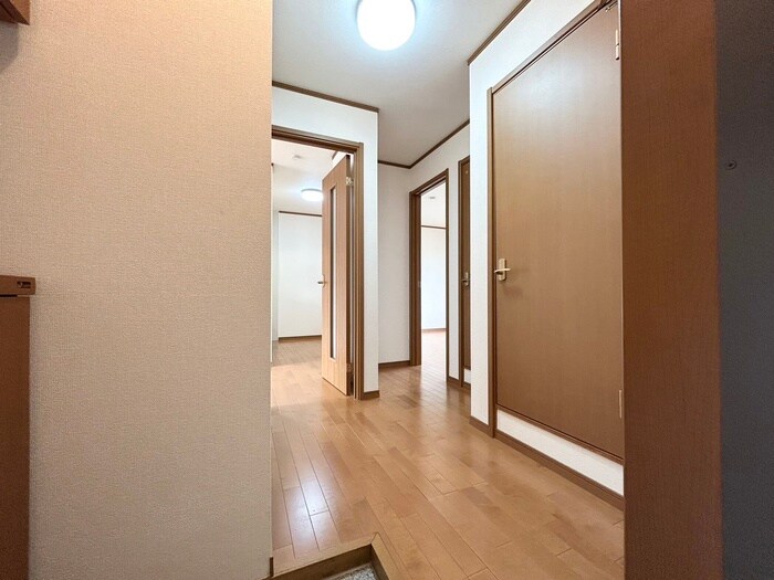 物件内観写真18　(廊下)