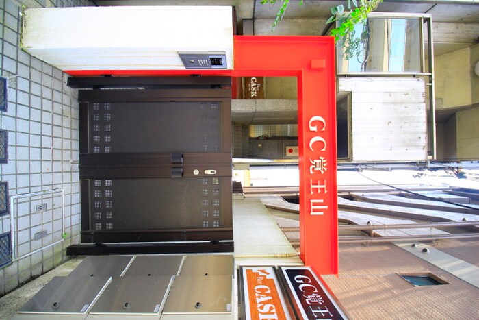 物件外観写真2　(エントランス部分)