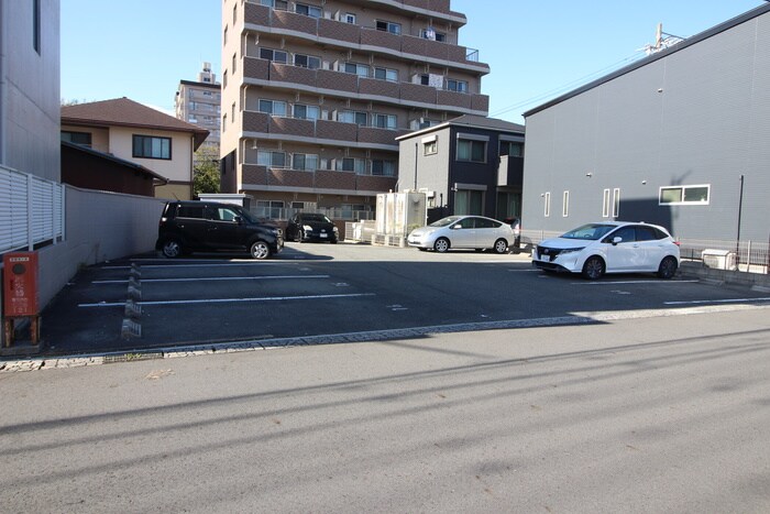 物件外観写真4　(駐車場)