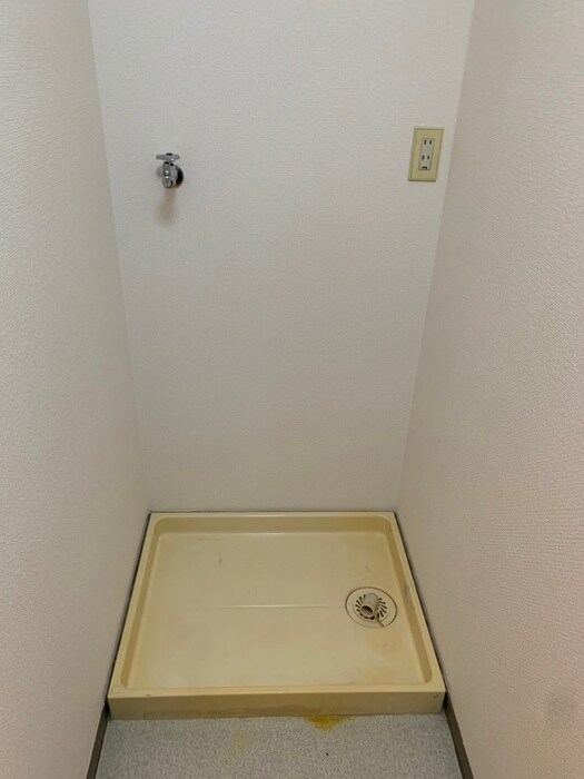 物件内観写真7　(洗濯機置場)