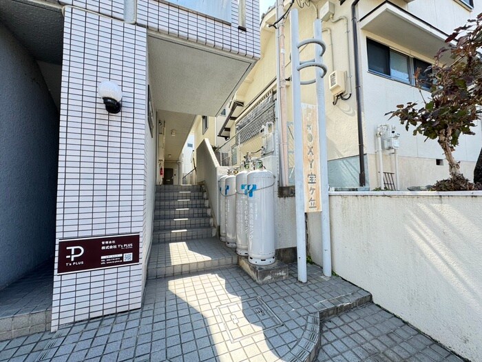 物件外観写真5　(エントランス部分)