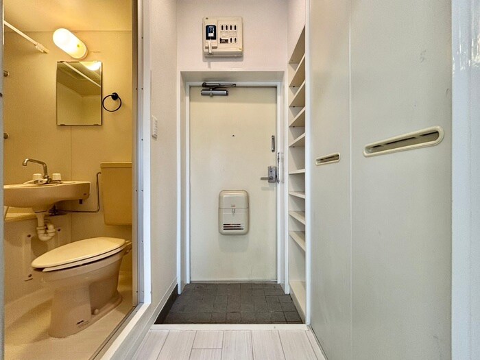 物件内観写真16　(玄関)