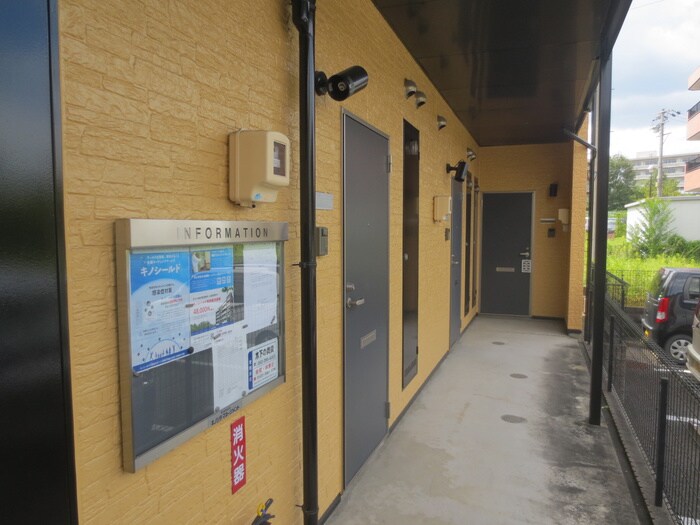 物件外観写真4　(エントランス部分)