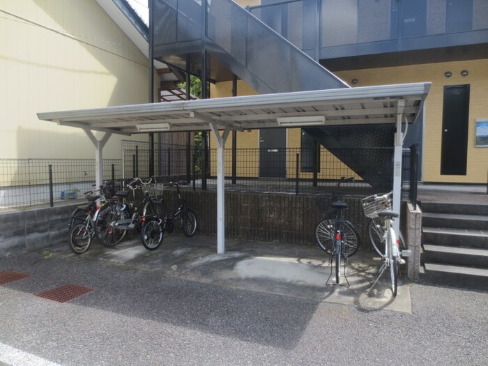 物件外観写真5　(駐輪場)